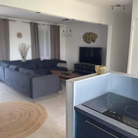 Villa Avec Piscine Proche De Montauban